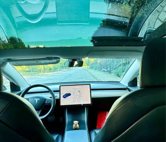 Синій Тесла Модель 3, об'ємом двигуна 0 л та пробігом 56 тис. км за 17000 $, фото 2 на Automoto.ua