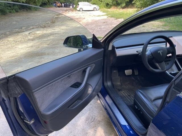 Синий Тесла Модель 3, объемом двигателя 0 л и пробегом 64 тыс. км за 25426 $, фото 7 на Automoto.ua