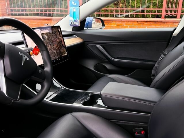 Синий Тесла Модель 3, объемом двигателя 0 л и пробегом 80 тыс. км за 19600 $, фото 20 на Automoto.ua