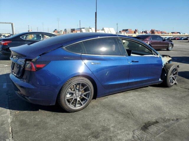 Синий Тесла Модель 3, объемом двигателя 0 л и пробегом 141 тыс. км за 12200 $, фото 2 на Automoto.ua