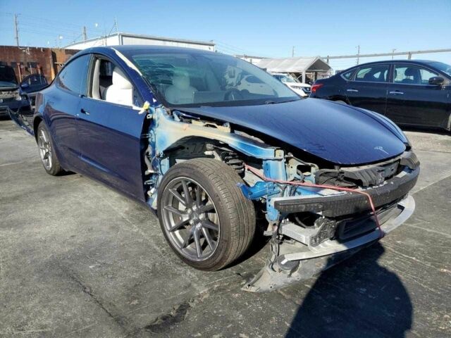 Синий Тесла Модель 3, объемом двигателя 0 л и пробегом 141 тыс. км за 12200 $, фото 3 на Automoto.ua