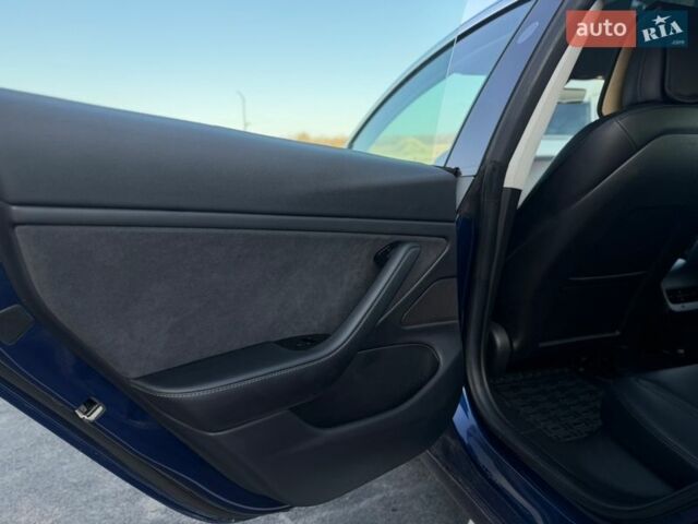 Синій Тесла Модель 3, об'ємом двигуна 0 л та пробігом 180 тис. км за 16999 $, фото 13 на Automoto.ua