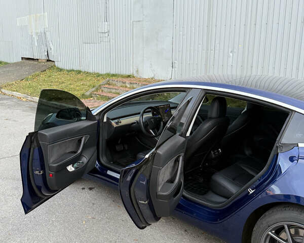 Синий Тесла Модель 3, объемом двигателя 0 л и пробегом 103 тыс. км за 18500 $, фото 5 на Automoto.ua