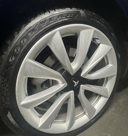 Синій Тесла Модель 3, об'ємом двигуна 0 л та пробігом 123 тис. км за 18000 $, фото 18 на Automoto.ua