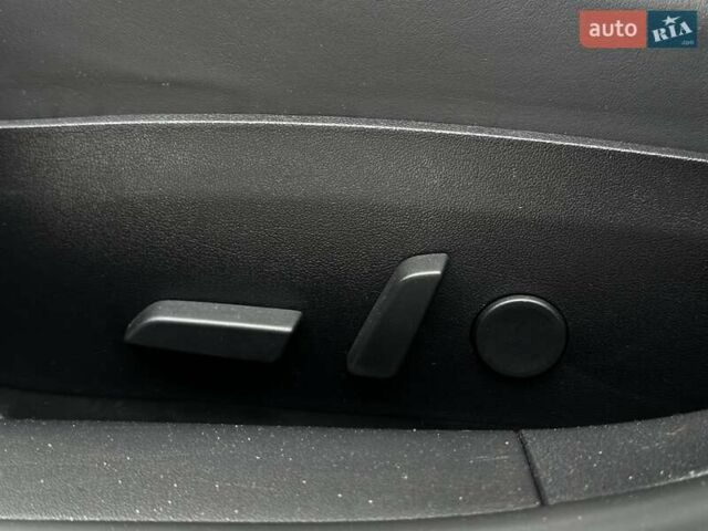 Синій Тесла Модель 3, об'ємом двигуна 0 л та пробігом 123 тис. км за 16999 $, фото 20 на Automoto.ua