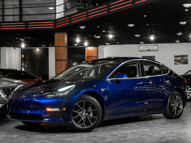 Синий Тесла Модель 3, объемом двигателя 0 л и пробегом 8 тыс. км за 41500 $, фото 2 на Automoto.ua
