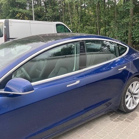Синий Тесла Модель 3, объемом двигателя 0 л и пробегом 143 тыс. км за 15300 $, фото 3 на Automoto.ua