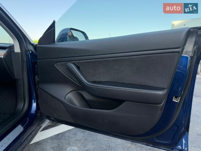 Синій Тесла Модель 3, об'ємом двигуна 0 л та пробігом 180 тис. км за 16999 $, фото 16 на Automoto.ua