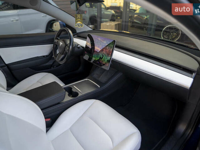 Синий Тесла Модель 3, объемом двигателя 0 л и пробегом 42 тыс. км за 18200 $, фото 19 на Automoto.ua
