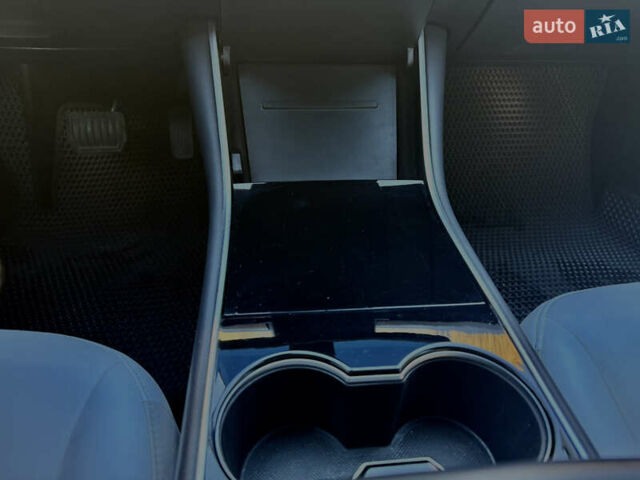 Синий Тесла Модель 3, объемом двигателя 0 л и пробегом 92 тыс. км за 15500 $, фото 21 на Automoto.ua