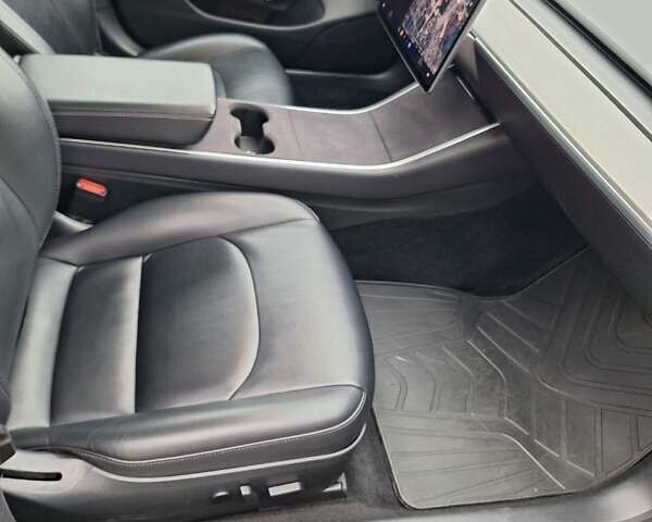 Синий Тесла Модель 3, объемом двигателя 0 л и пробегом 236 тыс. км за 16000 $, фото 12 на Automoto.ua