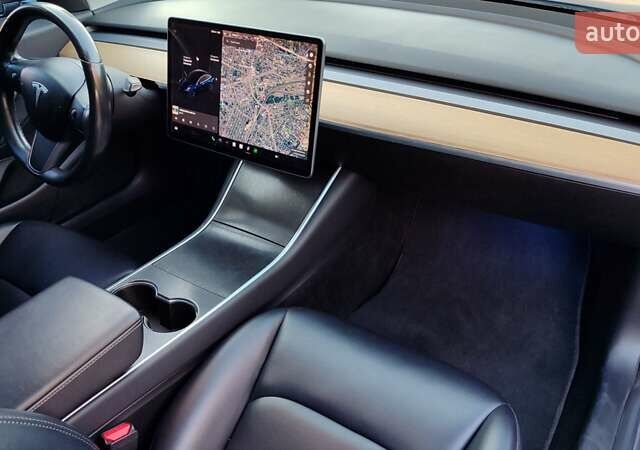 Тесла Модель 3 2018 у Києві на Automoto.ua Синій Тесла Модель 3, об'ємом двигуна 0 л та пробігом 159 тис. км за 16800 $, фото 16 на Automoto.ua