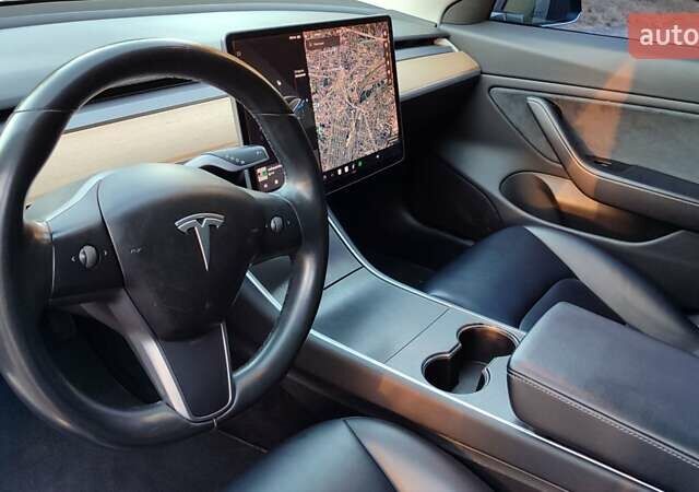Тесла Модель 3 2018 у Києві на Automoto.ua Синій Тесла Модель 3, об'ємом двигуна 0 л та пробігом 159 тис. км за 16800 $, фото 11 на Automoto.ua