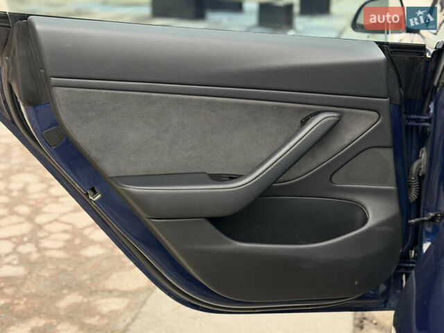 Синий Тесла Модель 3, объемом двигателя 0 л и пробегом 128 тыс. км за 15500 $, фото 26 на Automoto.ua