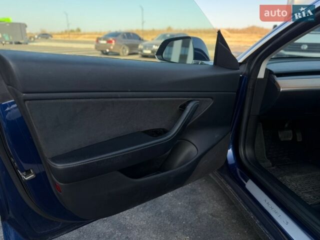 Синій Тесла Модель 3, об'ємом двигуна 0 л та пробігом 180 тис. км за 16999 $, фото 9 на Automoto.ua