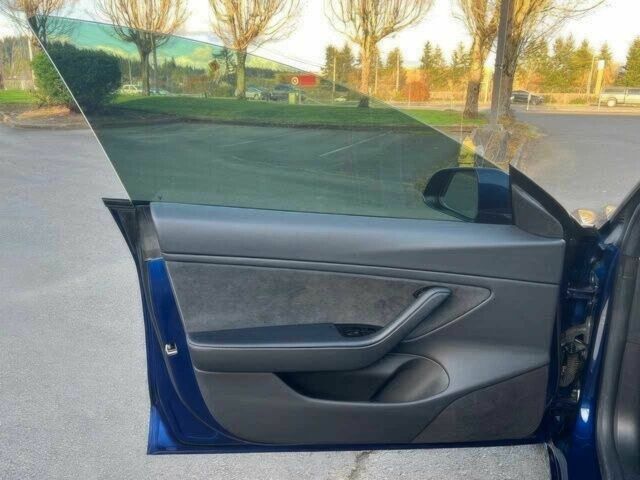 Синій Тесла Модель 3, об'ємом двигуна 0 л та пробігом 32 тис. км за 7500 $, фото 14 на Automoto.ua