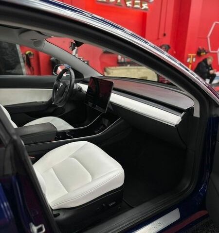 Синій Тесла Модель 3, об'ємом двигуна 0 л та пробігом 135 тис. км за 18500 $, фото 7 на Automoto.ua