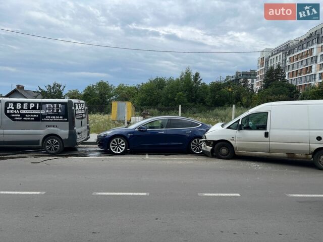 Синій Тесла Модель 3, об'ємом двигуна 0 л та пробігом 113 тис. км за 10000 $, фото 2 на Automoto.ua
