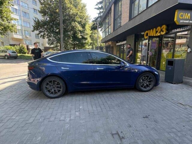 Синій Тесла Модель 3, об'ємом двигуна 0 л та пробігом 130 тис. км за 12635 $, фото 5 на Automoto.ua