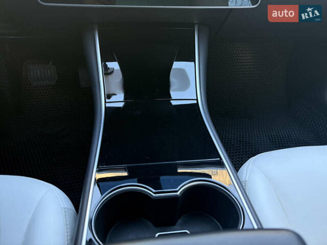 Синий Тесла Модель 3, объемом двигателя 0 л и пробегом 92 тыс. км за 15500 $, фото 20 на Automoto.ua