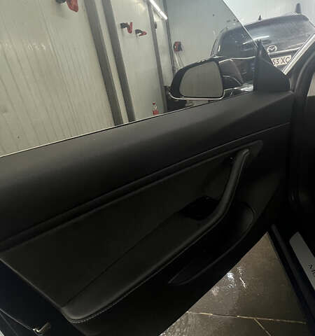 Синій Тесла Модель 3, об'ємом двигуна 0 л та пробігом 123 тис. км за 18000 $, фото 15 на Automoto.ua