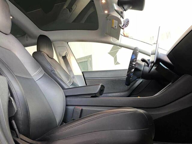 Синий Тесла Модель 3, объемом двигателя 0 л и пробегом 48 тыс. км за 18900 $, фото 8 на Automoto.ua