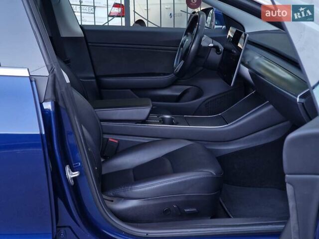 Синий Тесла Модель 3, объемом двигателя 0 л и пробегом 98 тыс. км за 19990 $, фото 49 на Automoto.ua