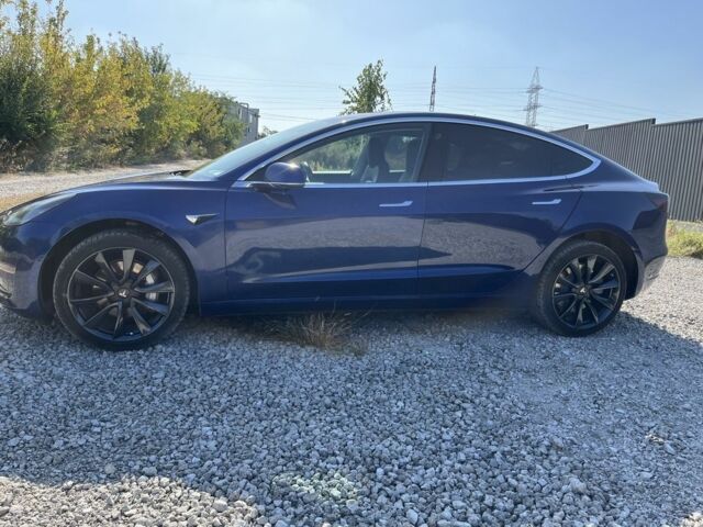Тесла Модель 3 2018 в Днепре (Днепропетровске) на Automoto.ua Синий Тесла Модель 3, объемом двигателя 0 л и пробегом 178 тыс. км за 18000 $, фото 1 на Automoto.ua