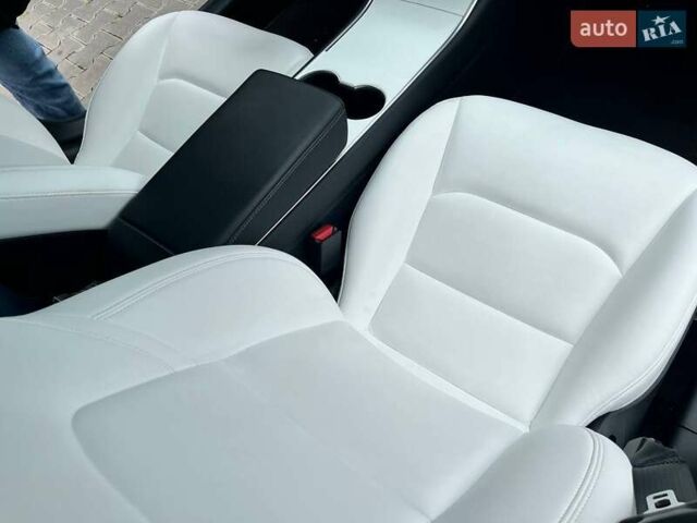 Синий Тесла Модель 3, объемом двигателя 0 л и пробегом 53 тыс. км за 20500 $, фото 18 на Automoto.ua