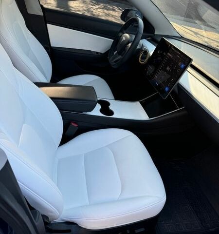 Синий Тесла Модель 3, объемом двигателя 0 л и пробегом 65 тыс. км за 18900 $, фото 19 на Automoto.ua