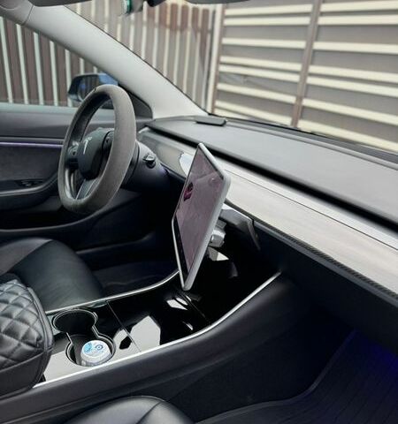 Синий Тесла Модель 3, объемом двигателя 0 л и пробегом 105 тыс. км за 16300 $, фото 9 на Automoto.ua