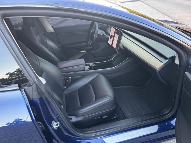 Синий Тесла Модель 3, объемом двигателя 0 л и пробегом 118 тыс. км за 16000 $, фото 13 на Automoto.ua