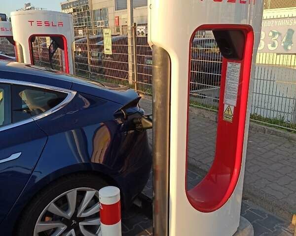 Синий Тесла Модель 3, объемом двигателя 0 л и пробегом 53 тыс. км за 20500 $, фото 21 на Automoto.ua