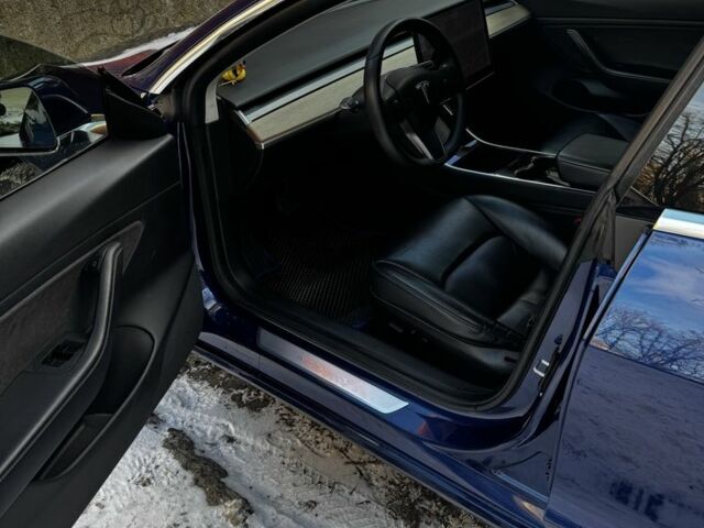 Синий Тесла Модель 3, объемом двигателя 0 л и пробегом 168 тыс. км за 17000 $, фото 6 на Automoto.ua