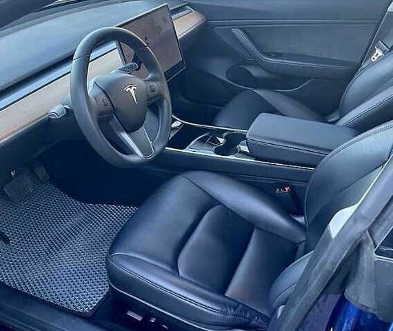 Синий Тесла Модель 3, объемом двигателя 0 л и пробегом 64 тыс. км за 14000 $, фото 4 на Automoto.ua