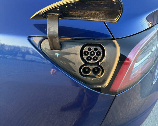 Синий Тесла Модель 3, объемом двигателя 0 л и пробегом 122 тыс. км за 16500 $, фото 20 на Automoto.ua