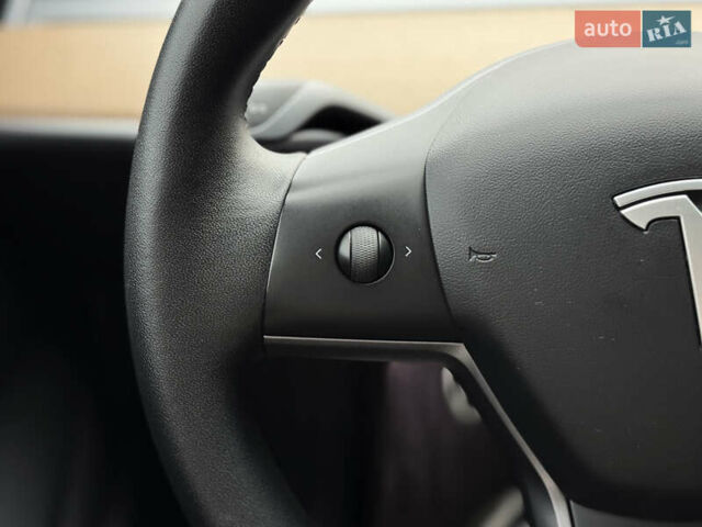 Синий Тесла Модель 3, объемом двигателя 0 л и пробегом 114 тыс. км за 19500 $, фото 26 на Automoto.ua