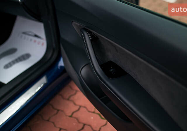 Синій Тесла Модель 3, об'ємом двигуна 0 л та пробігом 77 тис. км за 19999 $, фото 44 на Automoto.ua