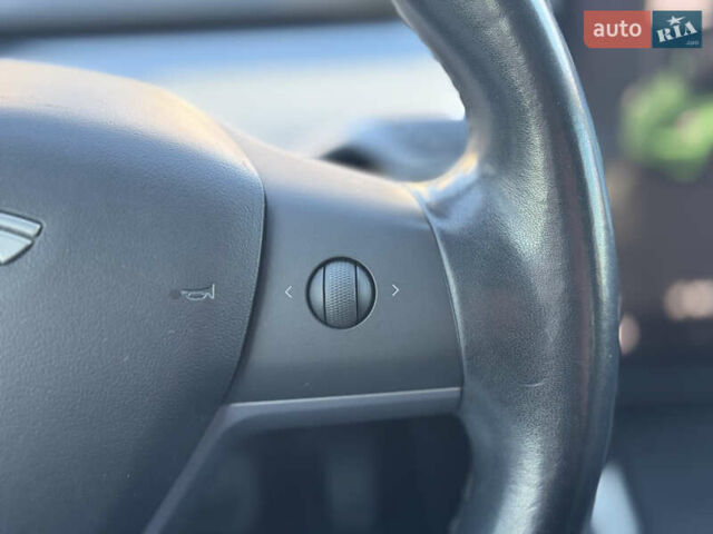 Синий Тесла Модель 3, объемом двигателя 0 л и пробегом 98 тыс. км за 15500 $, фото 19 на Automoto.ua