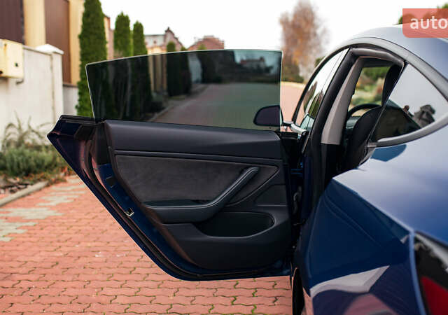 Синій Тесла Модель 3, об'ємом двигуна 0 л та пробігом 77 тис. км за 19999 $, фото 25 на Automoto.ua