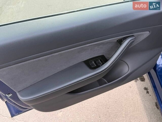 Синий Тесла Модель 3, объемом двигателя 0 л и пробегом 48 тыс. км за 17000 $, фото 13 на Automoto.ua