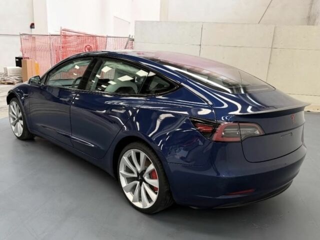 Синий Тесла Модель 3, объемом двигателя 0 л и пробегом 124 тыс. км за 13718 $, фото 4 на Automoto.ua