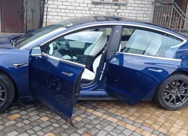 Синий Тесла Модель 3, объемом двигателя 0 л и пробегом 56 тыс. км за 15300 $, фото 7 на Automoto.ua