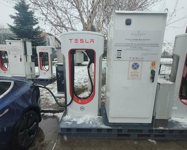 Синий Тесла Модель 3, объемом двигателя 0 л и пробегом 175 тыс. км за 20500 $, фото 32 на Automoto.ua
