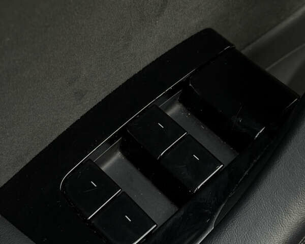 Синій Тесла Модель 3, об'ємом двигуна 0 л та пробігом 111 тис. км за 15000 $, фото 17 на Automoto.ua