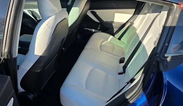 Синій Тесла Модель 3, об'ємом двигуна 0 л та пробігом 97 тис. км за 17800 $, фото 4 на Automoto.ua