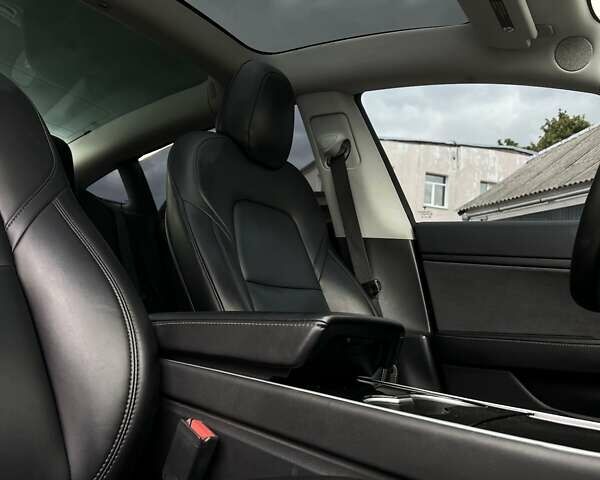 Синій Тесла Модель 3, об'ємом двигуна 0 л та пробігом 180 тис. км за 17400 $, фото 44 на Automoto.ua