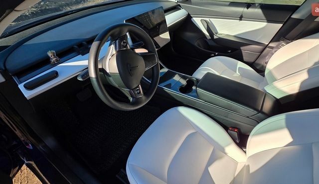 Синій Тесла Модель 3, об'ємом двигуна 0 л та пробігом 97 тис. км за 17800 $, фото 6 на Automoto.ua