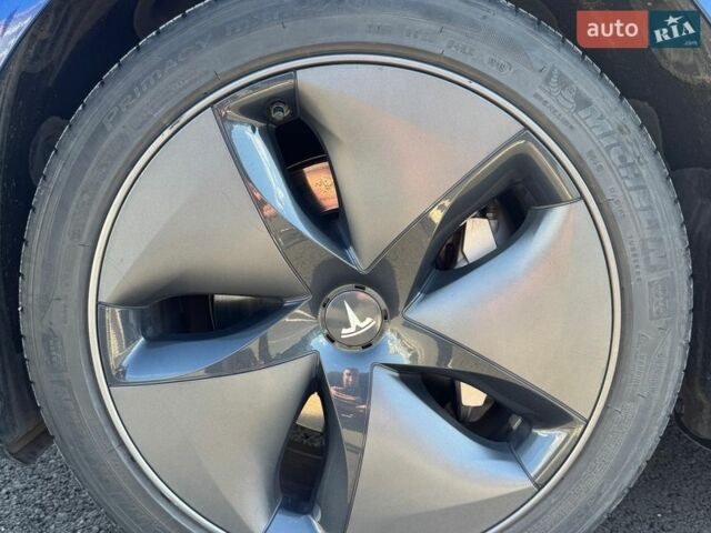 Синий Тесла Модель 3, объемом двигателя 0 л и пробегом 63 тыс. км за 16900 $, фото 13 на Automoto.ua