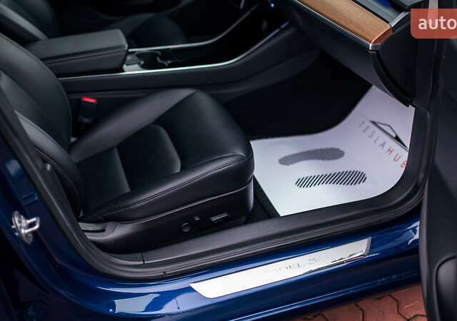 Синій Тесла Модель 3, об'ємом двигуна 0 л та пробігом 77 тис. км за 19999 $, фото 43 на Automoto.ua